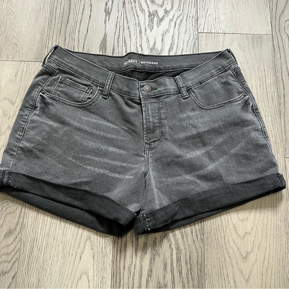 Old Navy Black Distressed Boyfriend Jean Shorts Relaxed Fit - Picture 1 of 8